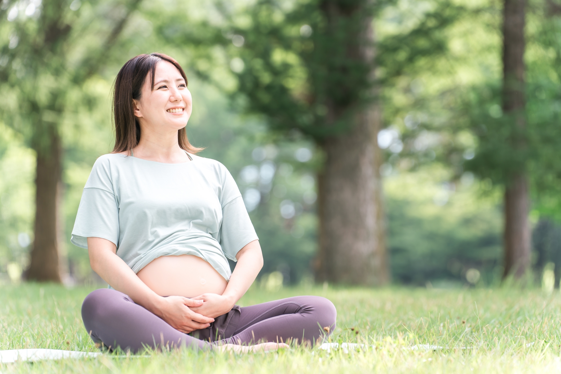休暇中の妊婦の写真