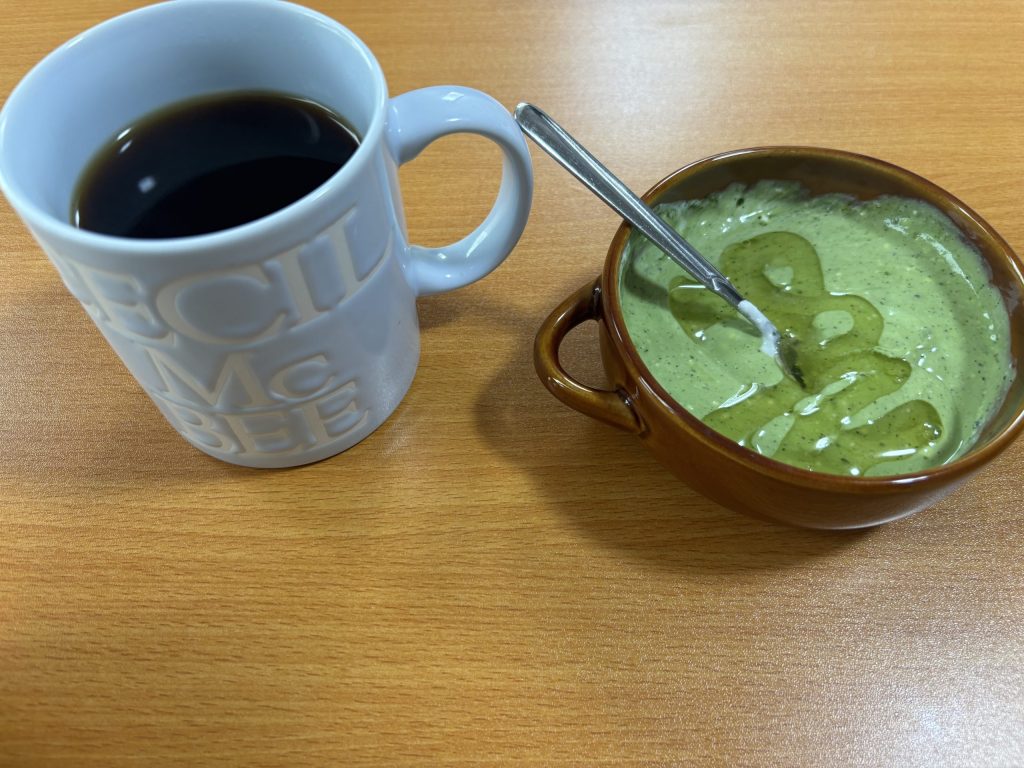 コーヒーと青汁入りヨーグルト