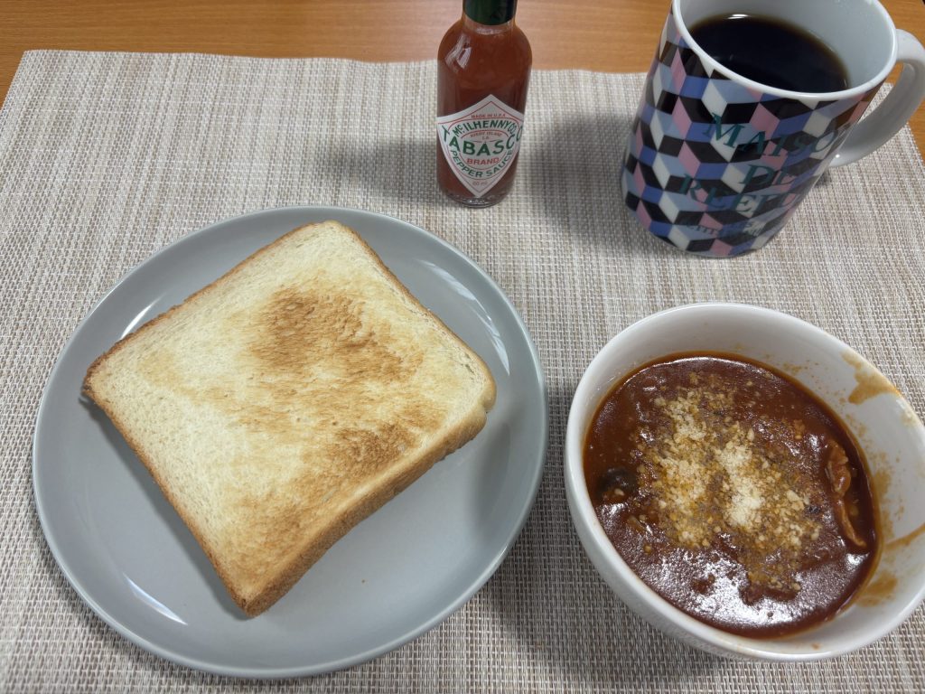 ハヤシライスと食パン