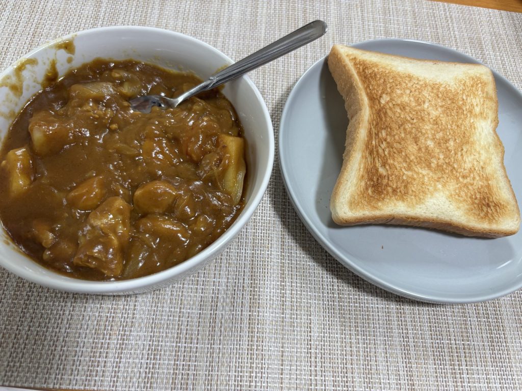カレーとトースト